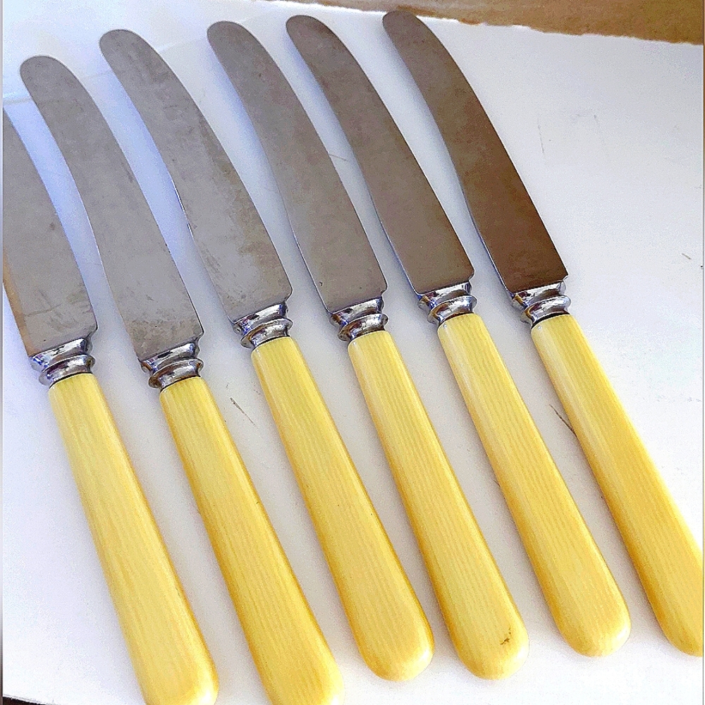🛼Vintage Set of Six" Majestic" Butter Knives